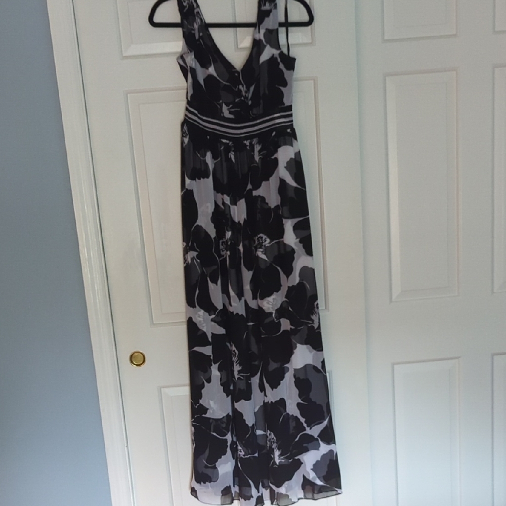 White House Black Market Black and White Floral Dress